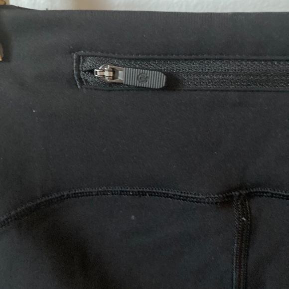 Crop/Capri Lululemon Leggings in Black w/ Pockets - Picture 4 of 5